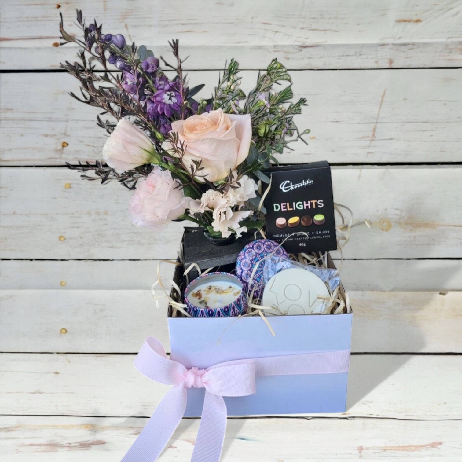 Picnic in the Hills – Flowers & Treats Gift