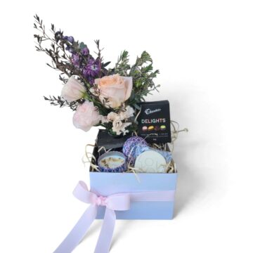 Picnic in the Hills – Flowers & Treats Gift